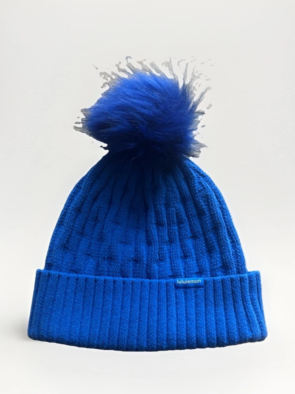 Lululemon Women’s Cable Knit Pom Pom Beanie Plush Size O/S Blazer Blue Tone